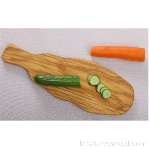 Planche à découper en bois d&#39;olivier avec poignée